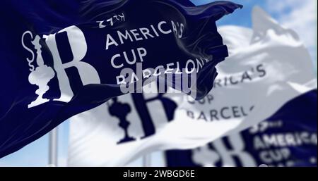 Barcelone, SP, 9 2024 janvier : drapeaux de la coupe de l'America agitant dans le vent par temps clair. La 37e édition aura lieu à Barcelone. Illustratif Banque D'Images