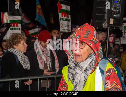 Westminster, Londres, Royaume-Uni. 10 janvier 2024. Une manifestation pour la Palestine libre a eu lieu devant le Parlement ce soir. Les manifestants ont défendu la Palestine libre et défendu notre droit de boycotter les bannières. Crédit : Maureen McLean/Alamy Live News Banque D'Images