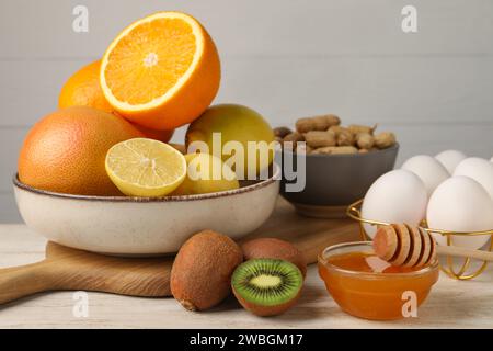 Aliment allergénique. Différents produits frais sur table, closeup Banque D'Images