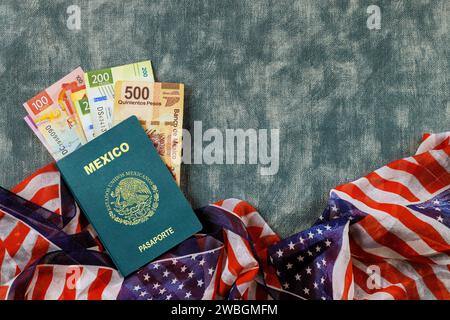 Passeport mexicain, peso avec citoyenneté d'immigration, légalisation aux États-Unis pour les citoyens mexicains est naturalisation Banque D'Images