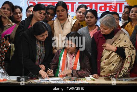 New Delhi, Inde. 10 janvier 2024. NEW DELHI, INDE - JANVIER 10 : la dirigeante du Congrès Alka Lamba assume la charge de présidente nationale du Congrès Mahila à l'AICC le 10 janvier 2024 à New Delhi, en Inde. (Photo de Sanchit Khanna/Hindustan Times/Sipa USA) crédit : SIPA USA/Alamy Live News Banque D'Images