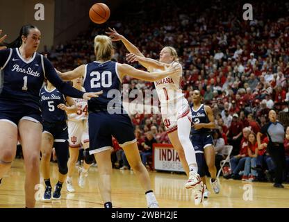 Bloomington, États-Unis. 10 janvier 2024. BLOOMINGTON, INDIANA - 10 JANVIER : Indiana Hoosiers garde Lexus Bargesser (1) joue contre Penn State lors d'un match de basket-ball féminin de la NCAA le 10 janvier 2023 au Simon Skjodt Assembly Hall à Bloomington, Indiana. ( Crédit : Jeremy Hogan/Alamy Live News Banque D'Images