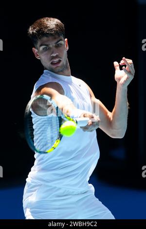 Melbourne, Victoria, Australie. 11 janvier 2024. MELBOURNE, AUSTRALIE - JANVIER 11 : Carlos Alcaraz d'Espagne termine une séance d'entraînement avec Stan Wawrinka de Suisse avant l'Open d'Australie 2024 à Melbourne Park le 11 janvier 2024 à Melbourne, Australie. (Image de crédit : © Chris Putnam/ZUMA Press Wire) USAGE ÉDITORIAL SEULEMENT! Non destiné à UN USAGE commercial ! Banque D'Images