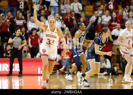 Bloomington, États-Unis. 10 janvier 2024. Indiana Hoosiers garde Sydney Parrish (33) lors du match de basket-ball féminin de la NCAA entre Indiana Hoosiers et Penn State Lady Lions au Simon Skjodt Assembly Hall. Score final ; Indiana Hoosiers 75:67 Penn State. Crédit : SOPA Images Limited/Alamy Live News Banque D'Images