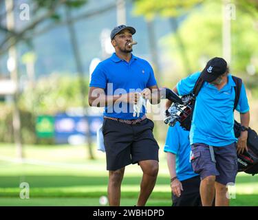 Honolulu, Hawaï, États-Unis. 10 janvier 2024. L'acteur Anthony Mackie marche vers le green lors de la journée Pro/Am au Sony Open au Waialae Country Club à Honolulu, Hawaï. Glenn Yoza/CSM/Alamy Live News Banque D'Images