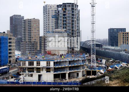 AMSTERDAM - Nouvelle construction dans le quartier Elzenhagen d'Amsterdam. Le resserrement sur le marché du logement à Amsterdam continue de croître. Parce que l'offre diminue, également en raison de trop peu de nouvelles constructions, les résidents d'Amsterdam ne mettent pas leur maison actuelle en vente. Dans le même temps, de plus en plus de gens paient pour le logement. ANP RAMON VAN flymen netherlands Out - belgique Out Banque D'Images