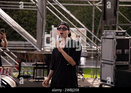 Naples, Italie. 23 juin 2023. Luca Marzano, connu sous le nom d'aka 7Rvu lors du soundcheck au Napoli Pizza Village à Naples. (Photo Francesco Cigliano/SOPA Images/Sipa USA) crédit : SIPA USA/Alamy Live News Banque D'Images