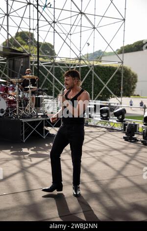 Naples, Italie. 23 juin 2023. Antonio Aiello, connu sous le nom d'Aiello vu lors du soundcheck au Napoli Pizza Village à Naples. (Photo Francesco Cigliano/SOPA Images/Sipa USA) crédit : SIPA USA/Alamy Live News Banque D'Images