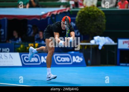 Melbourne, Australie. 10 janvier 2024. Holger Rune du Danemark vu en action lors du troisième match du jour 1 du tournoi de tennis Care Wellness Kooyong Classic contre Karen Khachanov (non représenté) au Kooyong Lawn tennis Club. Holger Rune a gagné contre Karen Khachanov avec les scores finaux de 6:4, 7:5. Crédit : SOPA Images Limited/Alamy Live News Banque D'Images