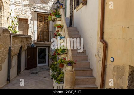 POLIGNANO A MARE, ITALIE, 11 JUILLET 2022 - vue du centre historique de Polignano a Mare, province de Bari, Pouilles, Italie Banque D'Images