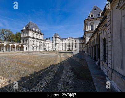 TURIN, ITALIE, 11 AVRIL 2023 - Château Valentino dans le parc Valentino à Turin (Torino), Piémont, Italie Banque D'Images