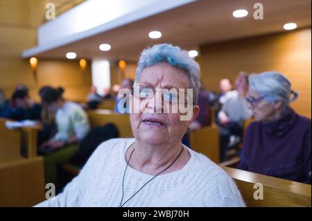 Lyon, France. 11 janvier 2024. Portrait de Geneviève Legay à l'intérieur du palais de justice. Genevieve Legay, palais de justice de Lyon. Le procès du commissaire Rabah Souchi, qui a ordonné l'accusation de police qui a gravement blessé Geneviève Legay en 2019. France, Lyon, 11 janvier 2024. Photo de Patricia Huchot-Boissier/ABACAPRESS.COM crédit : Abaca Press/Alamy Live News Banque D'Images