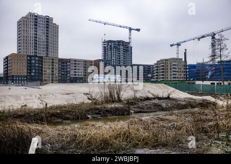 AMSTERDAM - Nouvelle construction dans le quartier Elzenhagen d'Amsterdam. Le resserrement sur le marché du logement à Amsterdam continue de croître. Parce que l'offre diminue, également en raison de trop peu de nouvelles constructions, les résidents d'Amsterdam ne mettent pas leur maison actuelle en vente. Dans le même temps, de plus en plus de gens paient pour le logement. ANP RAMON VAN flymen netherlands Out - belgique Out Banque D'Images