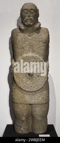 Culture castriste. Statue d'un guerrier castreño, appelé Lusitanien. 1st Century AD. Granit. Castro do Outerio Lesenho, Boticas, Vila Real, Portugal. Musée national d'archéologie. Lisbonne, Portugal. Banque D'Images