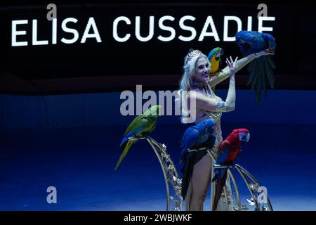 Budapest, Hongrie. 10 janvier 2024. Un acrobate italien se produit lors du 15e Festival international du cirque de Budapest à Budapest, Hongrie, le 10 janvier 2024. Crédit : Attila Volgyi/Xinhua/Alamy Live News Banque D'Images