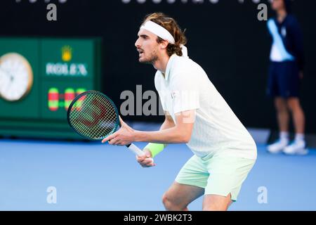 Melbourne, Victoria, Australie. 11 janvier 2024. MELBOURNE, AUSTRALIE - 11 JANVIER : Stefanos Tsitsipas de Grèce joue contre Novak Djokovic de Serbie lors d'un match caritatif avant l'Open d'Australie 2024 au Melbourne Park le 11 janvier 2024 à Melbourne, Australie. (Image de crédit : © Chris Putnam/ZUMA Press Wire) USAGE ÉDITORIAL SEULEMENT! Non destiné à UN USAGE commercial ! Banque D'Images