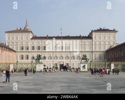 TURIN, ITALIE - 06 OCTOBRE 2023 : Palazzo Reale Traduction Palais Royal Banque D'Images