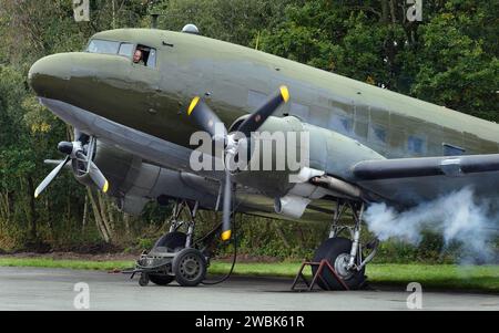 Le Douglas C-47 Skytrain ou Dakota est un avion de transport militaire développé à partir de l'avion civil Douglas DC-3. Banque D'Images