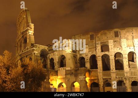 Colosseum BEI Nacht, 2005, Italien, Europa, BLF *** Colosseum by night, 2005, Italy, Europe, BLF BL41640 Banque D'Images