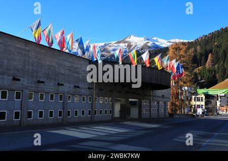 Le centre des congrès du Forum économique mondial (WEF) de Davos, la plus haute ville d'Europe dans les Alpes suisses Banque D'Images