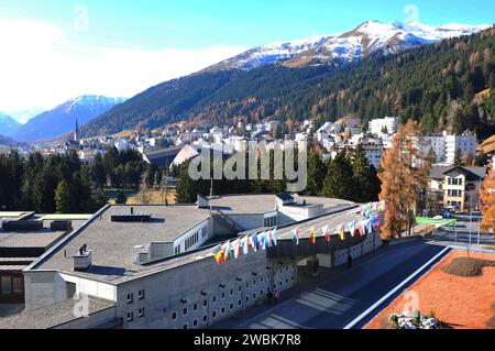 Le centre des congrès du Forum économique mondial (WEF) de Davos, la plus haute ville d'Europe dans les Alpes suisses Banque D'Images