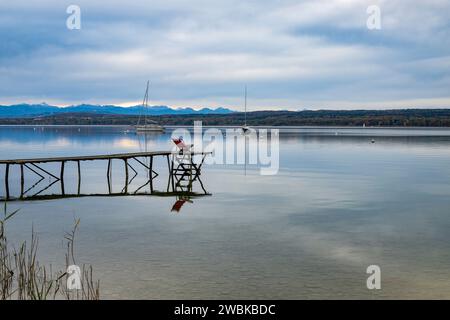 Jetée sur le lac Ammersee, district de Starnberg, Bavière, Allemagne Banque D'Images