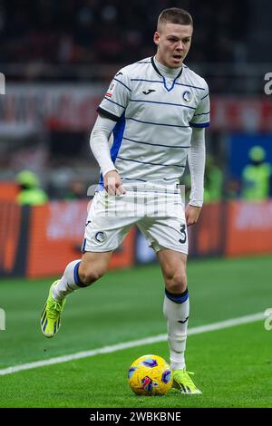 Milan, Italie. 10 janvier 2024. Emil Holm d'Atalanta BC vu en action lors du match de football Coppa Italia 2023/24 entre l'AC Milan et l'Atalanta BC au stade San Siro, Milan, Italie le 10 janvier 2024 Credit : Independent photo Agency/Alamy Live News Banque D'Images