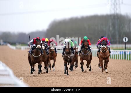 Le jockey Clifford Lee après avoir remporté le Always Gamble de manière responsable avec Betuk handicap avec le cheval Rodborough à l'hippodrome de Southwell. Date de la photo : jeudi 11 janvier 2024. Banque D'Images