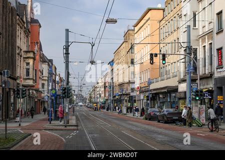 Duisburg, Rhénanie du Nord-Westphalie, Allemagne, Duisburg Marxloh, vue sur la ville Weseler Strasse, principale rue commerçante au centre du quartier Banque D'Images