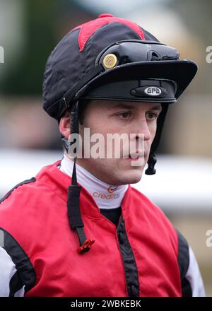 Le jockey Clifford Lee après avoir remporté le Always Gamble de manière responsable avec Betuk handicap avec le cheval Rodborough à l'hippodrome de Southwell. Date de la photo : jeudi 11 janvier 2024. Banque D'Images