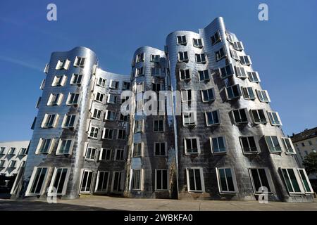 Allemagne, Rhénanie du Nord-Westphalie, Düsseldorf, Medienhafen, Neuer Zollhof bâtiment de Frank Gehry Banque D'Images