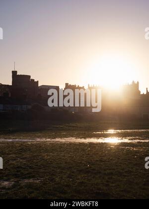 Reflet de la lumière du soleil des Brocas congelés, Windsor Castle Sunrise, Berkshire, Angleterre, Royaume-Uni, GO. Banque D'Images