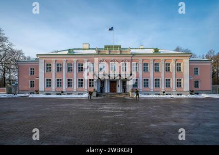 Tallinn, Estonie - Palais présidentiel, Chancellerie du Président de la République d'Estonie. Le bâtiment est situé dans le parc de Katharinental. Banque D'Images