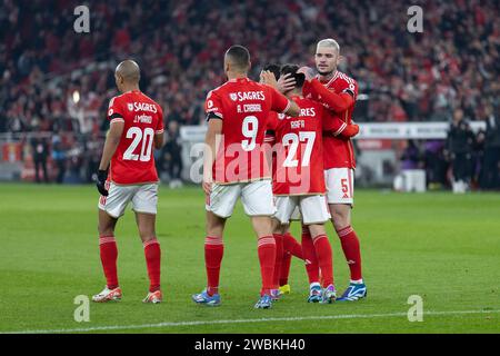 10 janvier 2024. Lisbonne, Portugal. L'attaquant portugais de Benfica Rafa Silva (27) célèbre après avoir marqué un but avec le milieu de terrain portugais Joao Mario (20) de Benfica, l'attaquant brésilien Arthur Cabral (9) et le défenseur brésilien Morato (5) de Benfica lors de la ronde des 16 de la coupe du Portugal : Benfica vs Braga crédit: Alexandre de Sousa/Alamy Live News Banque D'Images