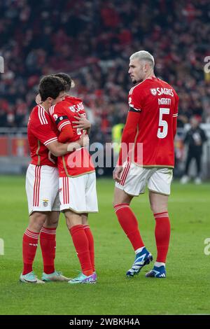 10 janvier 2024. Lisbonne, Portugal. L'attaquant portugais de Benfica Rafa Silva (27) célèbre après avoir marqué un but avec le milieu de terrain de Benfica du Portugal Joao Neves (87) lors de la manche de 16 de la coupe du Portugal : Benfica vs Braga crédit : Alexandre de Sousa/Alamy Live News Banque D'Images