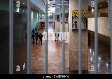 Lyon, France. 11 janvier 2024. A l'intérieur du Palais de Justice. Genevieve Legay, palais de justice de Lyon. Le procès du commissaire Rabah Souchi, qui a ordonné l'accusation de police qui a gravement blessé Geneviève Legay en 2019. France, Lyon, 11 janvier 2024. Photo de Patricia Huchot-Boissier/ABACAPRESS.COM crédit : Abaca Press/Alamy Live News Banque D'Images