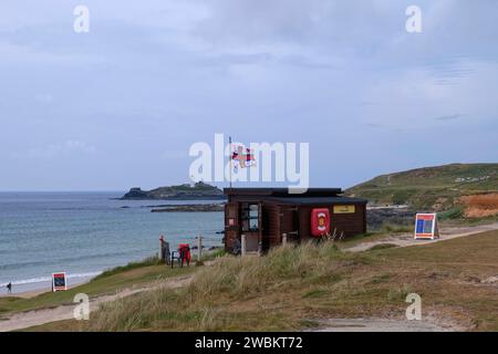 Poste de surveillance des sauveteurs RNLI à Godrevy, Cornwall, Angleterre, Royaume-Uni Banque D'Images