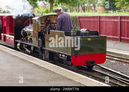 Locomotive à vapeur Bonnie Dundee sur un chemin de fer miniature à Cleethorpes Banque D'Images