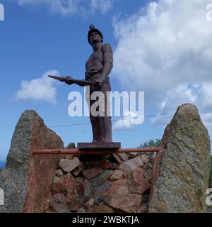 La statue de St Just Miner par le sculpteur Colin Caffell, Cornish Tin Miner Memorial, Pendeen, Cornouailles, Angleterre, Royaume-Uni Banque D'Images