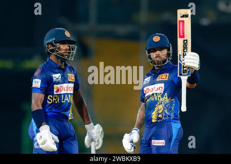 Colombo, Sri Lanka. 11 janvier 2024. Le capitaine du Sri Lanka Kusal Mendis célèbre après avoir marqué cinquante points lors du 3e match international de cricket d'une journée (ODI) entre le Sri Lanka et le Zimbabwe au R. Premadasa Stadium à Colombo le 11 janvier 2024. Viraj Kothalwala/Alamy Live News Banque D'Images