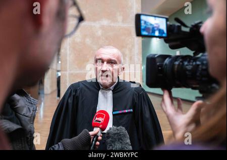 Lyon, France. 11 janvier 2024. Maître Laurent-Franck Lienard, avocat du commissaire Rabah Souchi, s’adressant aux journalistes. Le procès du commissaire Rabah Souchi, qui a ordonné l'accusation de police qui a gravement blessé Geneviève Legay en 2019. France, Lyon, 11 janvier 2024. Photo de Patricia Huchot-Boissier/ABACAPRESS.COM crédit : Abaca Press/Alamy Live News Banque D'Images