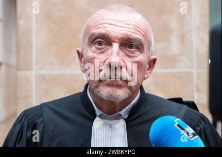 Lyon, France. 11 janvier 2024. Maître Laurent-Franck Lienard, avocat du commissaire Rabah Souchi, s’adressant aux journalistes. Le procès du commissaire Rabah Souchi, qui a ordonné l'accusation de police qui a gravement blessé Geneviève Legay en 2019. France, Lyon, 11 janvier 2024. Photo de Patricia Huchot-Boissier/ABACAPRESS.COM crédit : Abaca Press/Alamy Live News Banque D'Images