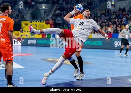 Mannheim, Allemagne. 11 janvier 2024. MANNHEIM, ALLEMAGNE - 11 JANVIER : Erekle Arsenashvili de Géorgie tire pour marquer lors du match de la ronde préliminaire de l'Euro 2024 de l'EHF entre les pays-Bas et la Géorgie au SAPP Arena le 11 janvier 2024 à Mannheim, en Allemagne. (Photo Henk Seppen/Orange Pictures) crédit : Orange pics BV/Alamy Live News Banque D'Images