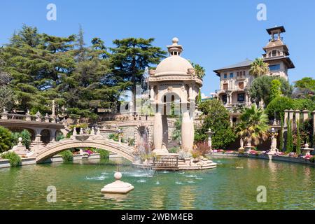 Imperia, Italie - 14 août 2023 : Villa Grock - manoir italien de Grock avec jardin, fontaine, bel été Banque D'Images