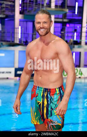 Paul Janke beim Photocall zur Fernsehshow RTL Turmspringen aus der Schwimm- und Sprunghalle im Europasportpark Berlin. Berlin, 11.01.2024 *** Paul Janke au photocall pour l'émission RTL Turmspringen de la salle de natation et de plongée de l'Europasportpark Berlin Berlin, 11 01 2024 Foto:Xn.xKubelkax/xFuturexImagex turmspringen 4176 Banque D'Images