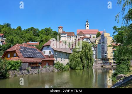 Horb am Neckar, Allemagne - vue sur le Mühlkanal jusqu'à la collégiale (Stiftskirche) Banque D'Images