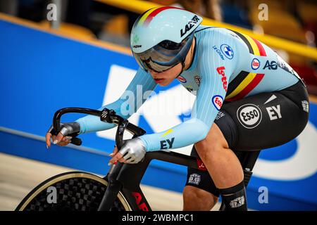 NICOLAES Julie ( bel ) – Belgique – Querformat - quer - horizontal - Paysage - Evénement/Veranstaltung : UEC Track Cycling European Championships 2024 - Apeldoorn - Catégorie/Catégorie : Cyclisme sur piste – Championnats d'Europe - lieu/Ort : Europe – pays-Bas - Apeldoorn - Omnisport - discipline: Sprint - Elite Women - distance : 200 m - Date/Date de référence : 11.01.2024 – jeudi – jour 2 - photographe : © Arne Mill - frontalvision.com Banque D'Images