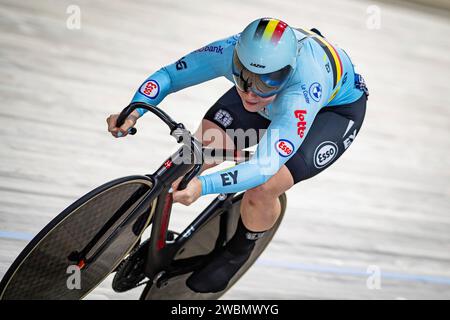 DEGRENDELE Nicky ( bel ) – Belgique – Querformat - quer - horizontal - Paysage - Event/Veranstaltung : UEC Track Cycling European Championships 2024 - Apeldoorn - Catégorie/Catégorie : Cyclisme sur piste – Championnats d'Europe - lieu/Ort : Europe – pays-Bas - Apeldoorn - Omnisport - discipline: Sprint - Elite Women - distance : 200 m - Date/Date de référence : 11.01.2024 – jeudi – jour 2 - photographe : © Arne Mill - frontalvision.com Banque D'Images