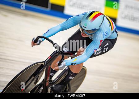 NICOLAES Julie ( bel ) – Belgique – Querformat - quer - horizontal - Paysage - Evénement/Veranstaltung : UEC Track Cycling European Championships 2024 - Apeldoorn - Catégorie/Catégorie : Cyclisme sur piste – Championnats d'Europe - lieu/Ort : Europe – pays-Bas - Apeldoorn - Omnisport - discipline: Sprint - Elite Women - distance : 200 m - Date/Date de référence : 11.01.2024 – jeudi – jour 2 - photographe : © Arne Mill - frontalvision.com Banque D'Images