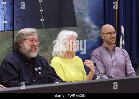 Base aérienne de VANDENBERG, Californie -- lors d'une conférence de presse à la base aérienne de Vandenberg, en Californie, avant le lancement de la mission de continuité des données Landsat de la NASA, ou LDCM, représentant des médias a entendu le Dr Thomas Loveland, scientifique principal et coprésident de l'équipe scientifique Landsat, U.S. Geological Survey Earth Resources observation and Science Center, Kass Green, scientifique Landsat et président de Kass Green and Associates, et M. Mike Wulder, chercheur scientifique principal de l'équipe scientifique Landsat Service canadien des forêts, Ressources naturelles Canada. La mission de continuité des données Landsat LDCM est l'avenir de Banque D'Images